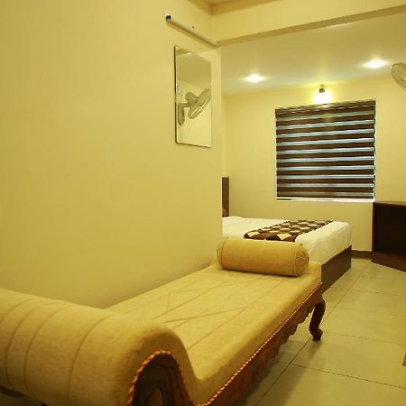 Kalathil Tourist Home Kunnamkulam Esterno foto